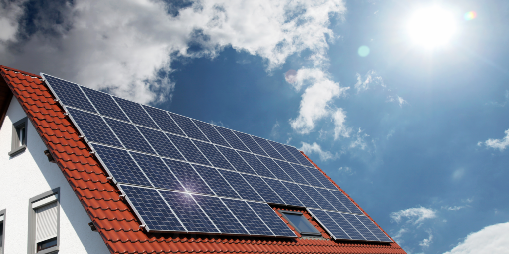 Hier moet je op letten bij de aanschaf van zonnepanelen. afbeelding