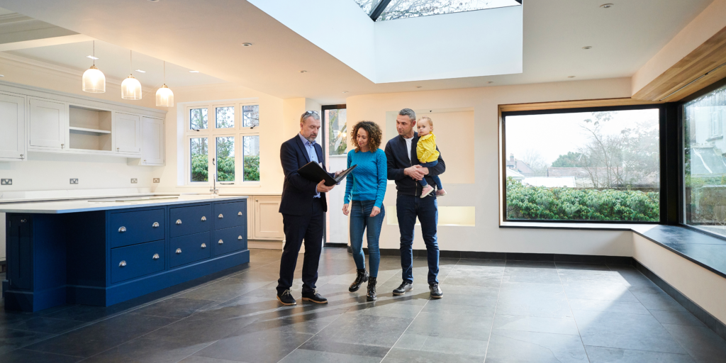 Mag een makelaar potentiële kopers informeren over de biedingen die andere potentiële kopers op de woning hebben gedaan? afbeelding