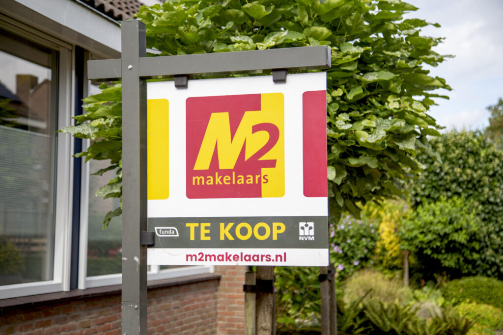 Is een verkoopbord in de tuin verplicht? afbeelding