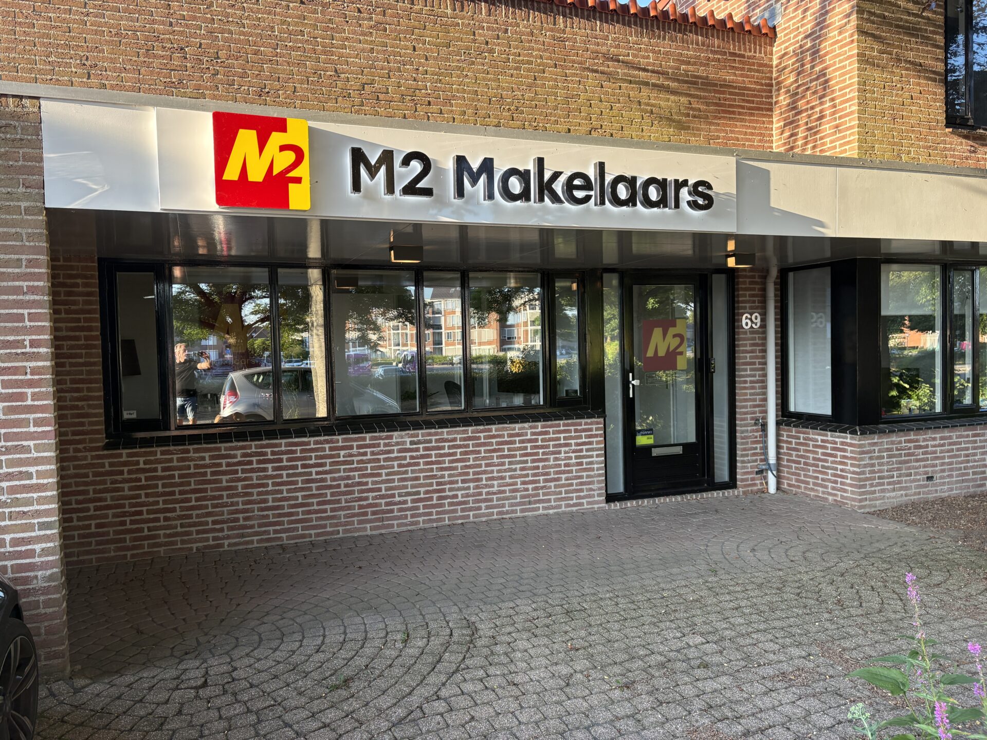 Het kantoor van M2 Makelaars in Axel