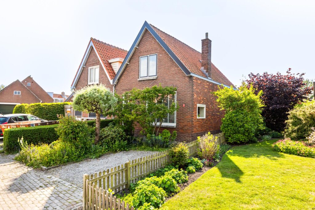 Dorpsstraat 28